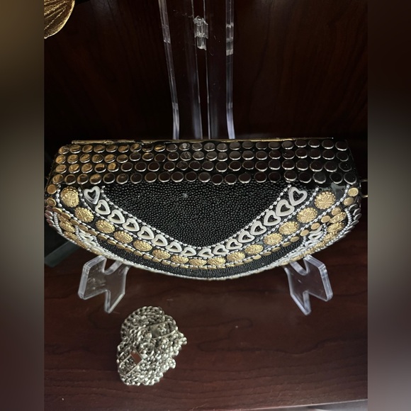 - RAMLA Handmade Heart Shaped Clutch/Crossbody Bag - Picture 2 of 6